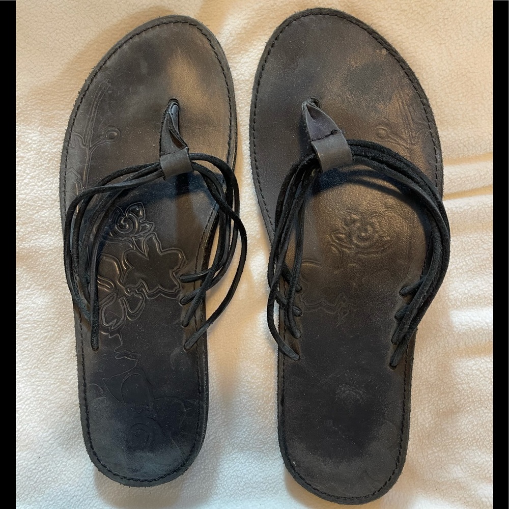 Teva Mush leather flip flops
